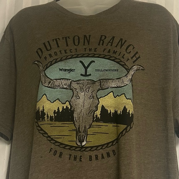 Yellowstone Dutton ranch tshirt - Picture 4 of 6